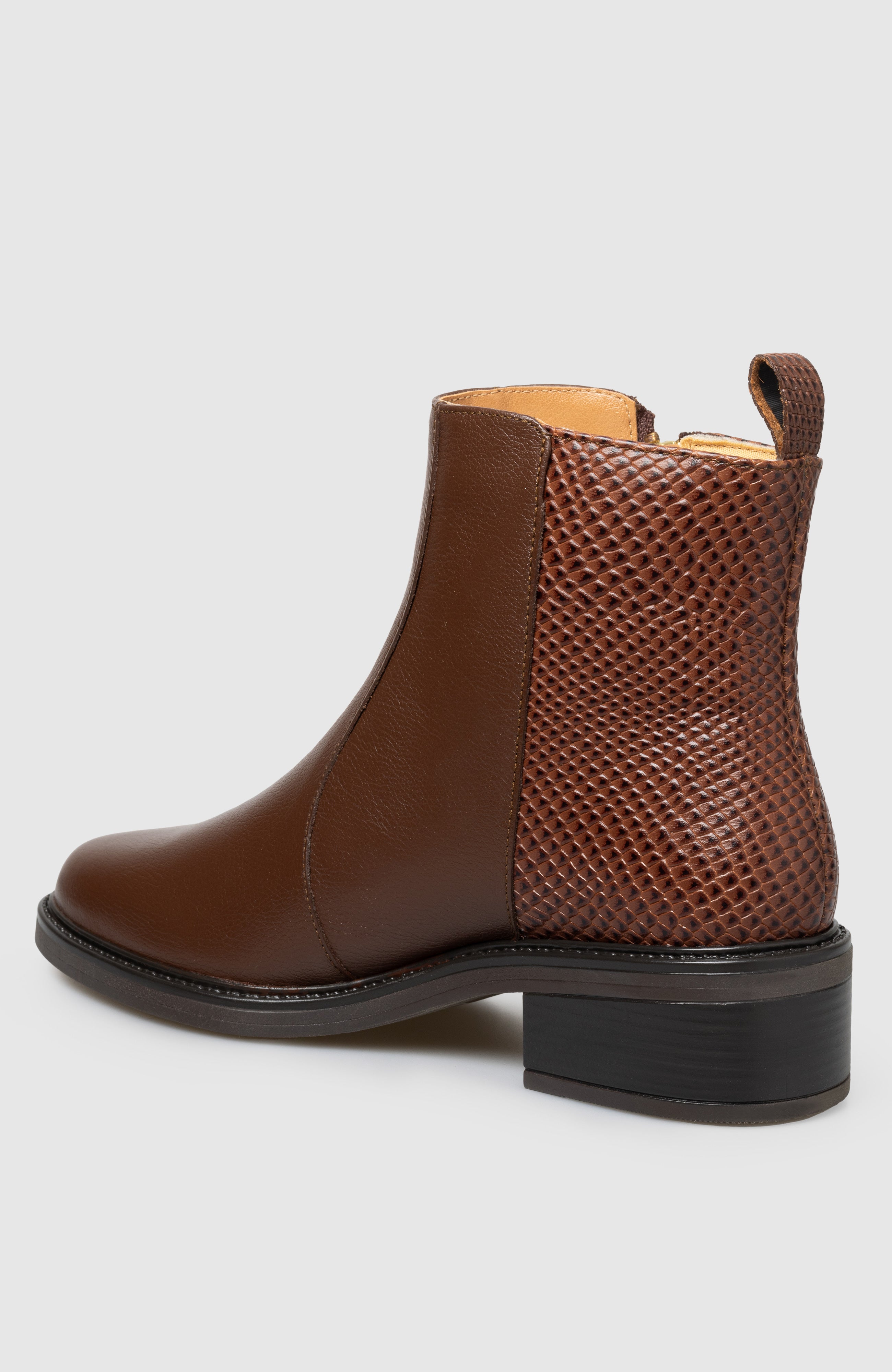 Lula Bootie Manela