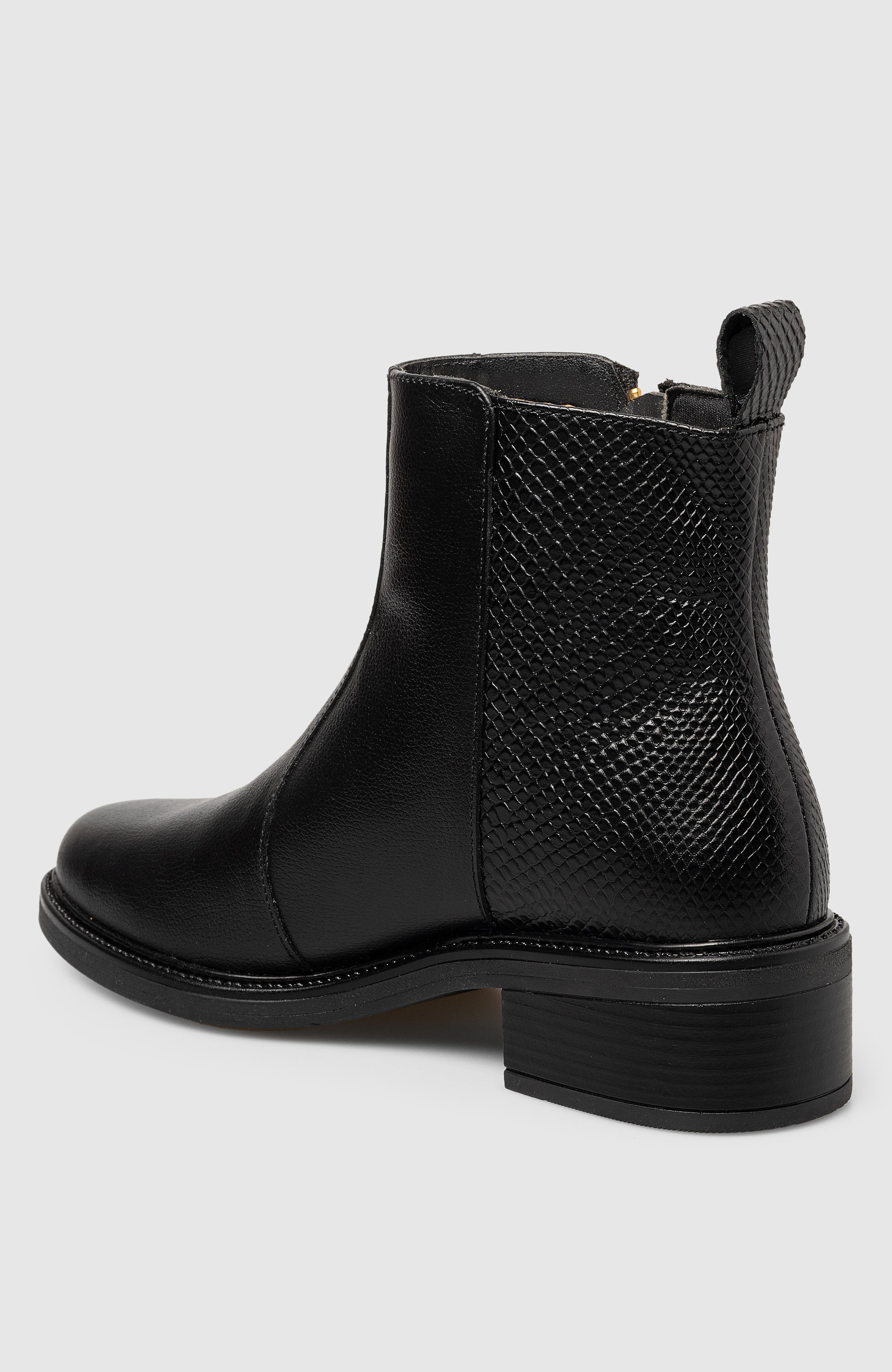 Lula Bootie Manela