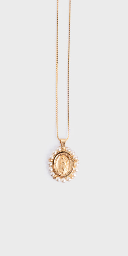 10K Gold Comunión / Baptismal Virgin Mary Necklace