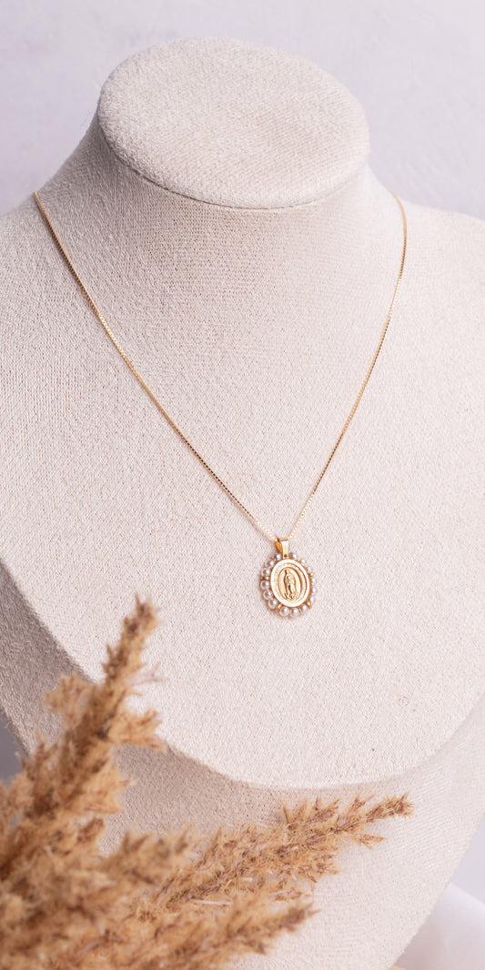 10K Gold Comunión / Baptismal Virgin Mary Necklace