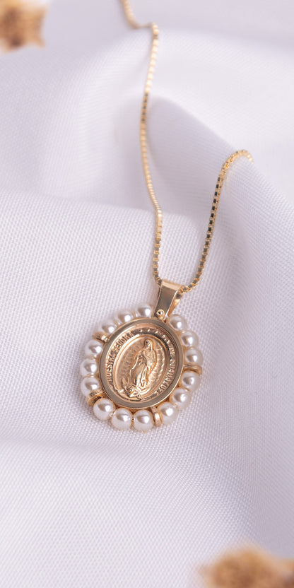 10K Gold Comunión / Baptismal Virgin Mary Necklace